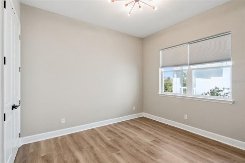 House in Orlando, Florida 4 bedrooms, 297.75 sq.m. № 2150092 - photo 25