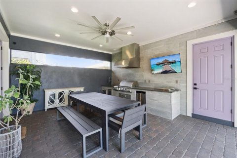 House in Orlando, Florida 4 bedrooms, 297.75 sq.m. № 2150092 - photo 4
