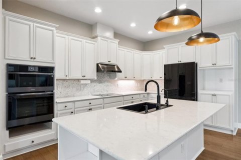 House in Orlando, Florida 4 bedrooms, 297.75 sq.m. № 2150092 - photo 9