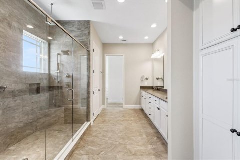 House in Orlando, Florida 4 bedrooms, 297.75 sq.m. № 2150092 - photo 15