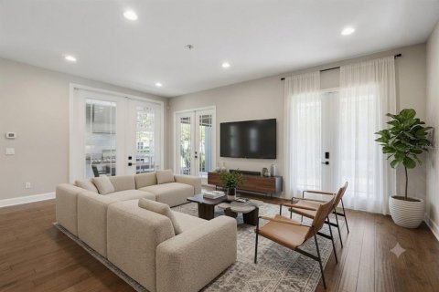 House in Orlando, Florida 4 bedrooms, 297.75 sq.m. № 2150092 - photo 7