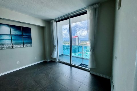 Copropriété à louer à Hallandale Beach, Floride: 1 chambre, 81.29 m2 № 1956424 - photo 12