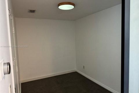 Copropriété à louer à Hallandale Beach, Floride: 1 chambre, 81.29 m2 № 1956424 - photo 25