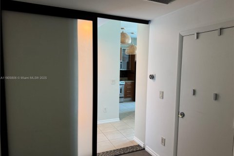 Copropriété à louer à Hallandale Beach, Floride: 1 chambre, 81.29 m2 № 1956424 - photo 24