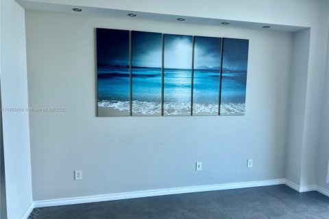 Copropriété à louer à Hallandale Beach, Floride: 1 chambre, 81.29 m2 № 1956424 - photo 11