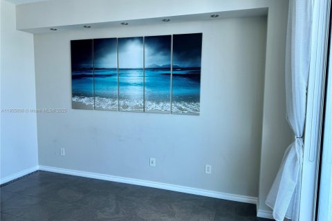 Copropriété à louer à Hallandale Beach, Floride: 1 chambre, 81.29 m2 № 1956424 - photo 13