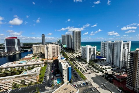 Copropriété à louer à Hallandale Beach, Floride: 1 chambre, 81.29 m2 № 1956424 - photo 4