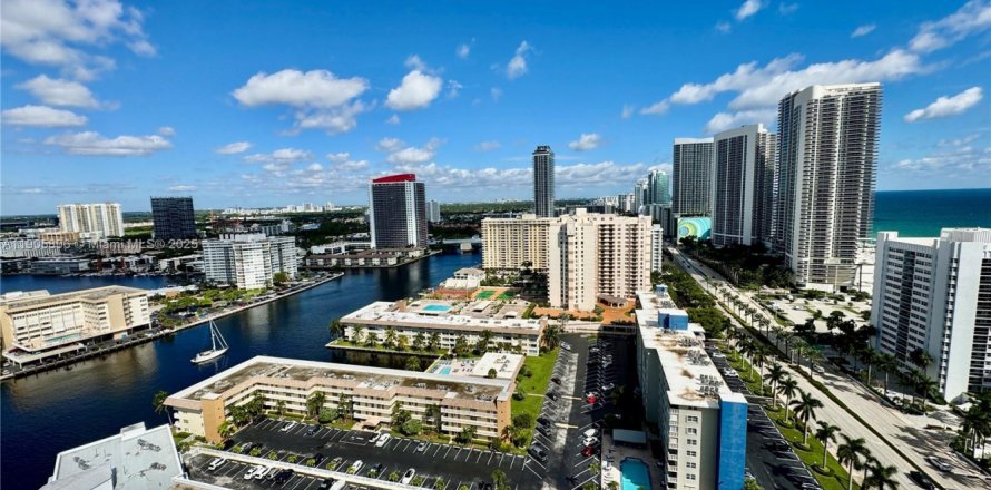 Condo à Hallandale Beach, Floride, 1 chambre  № 1956424