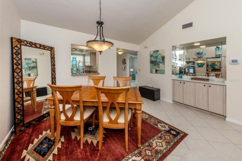 Condo in Venice, Florida, 2 bedrooms  № 1918167 - photo 14