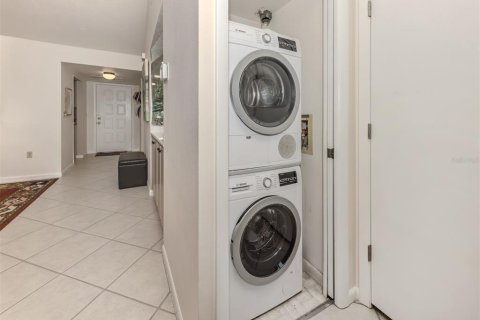 Condo in Venice, Florida, 2 bedrooms  № 1918167 - photo 27