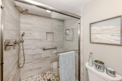 Condo in Venice, Florida, 2 bedrooms  № 1918167 - photo 24