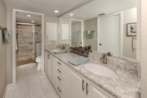 Condo in Venice, Florida, 2 bedrooms  № 1918167 - photo 23
