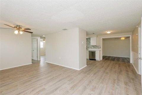 Casa en alquiler en Holiday, Florida, 4 dormitorios, 148.92 m2 № 1912712 - foto 4