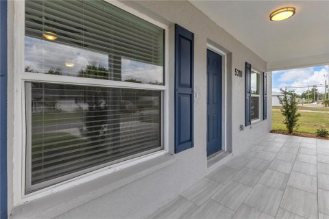 House in Bradenton, Florida 3 bedrooms, 114.46 sq.m. № 2205147 - photo 10