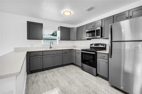 House in Bradenton, Florida 3 bedrooms, 114.46 sq.m. № 2205147 - photo 18
