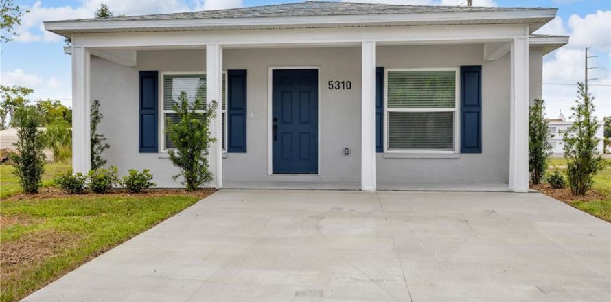 House in Bradenton, Florida 3 bedrooms, 114.46 sq.m. № 2205147