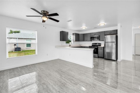 House in Bradenton, Florida 3 bedrooms, 114.46 sq.m. № 2205147 - photo 17