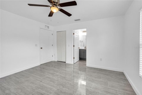 House in Bradenton, Florida 3 bedrooms, 114.46 sq.m. № 2205147 - photo 3