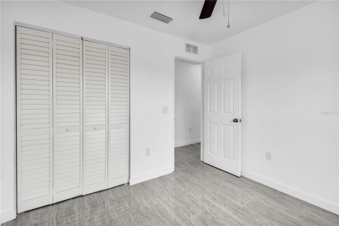 House in Bradenton, Florida 3 bedrooms, 114.46 sq.m. № 2205147 - photo 23