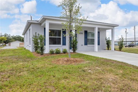 House in Bradenton, Florida 3 bedrooms, 114.46 sq.m. № 2205147 - photo 9
