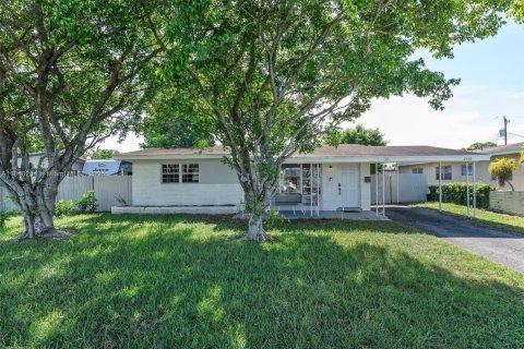 Casa en venta en Miramar, Florida, 2 dormitorios, 82.5 m2 № 1857267 - foto 1