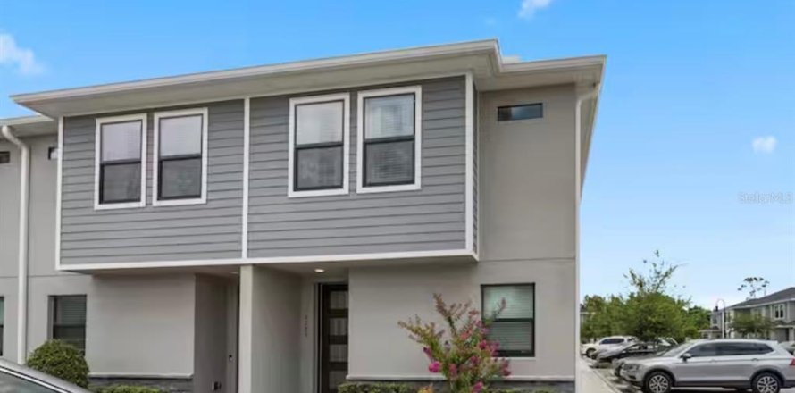 Adosado en Kissimmee, Florida 3 dormitorios, 128.11 m2 № 2104052