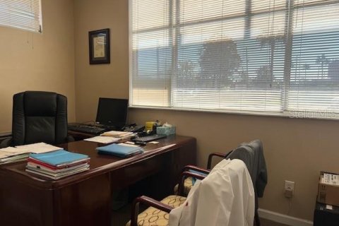 Commercial property in Largo, Florida 229.93 sq.m. № 2214095 - photo 9