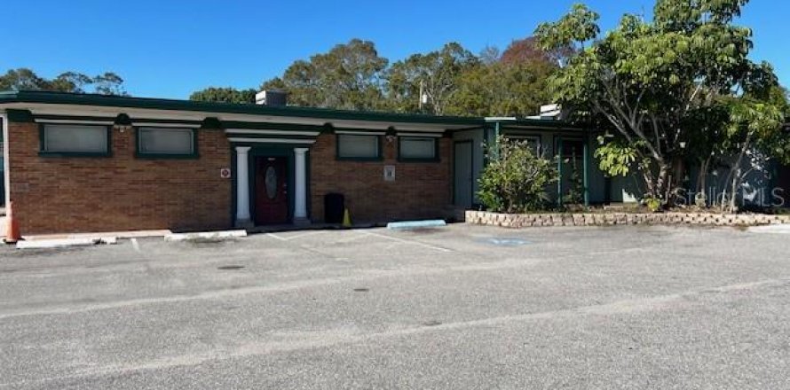 Commercial property in Largo, Florida 229.93 sq.m. № 2214095