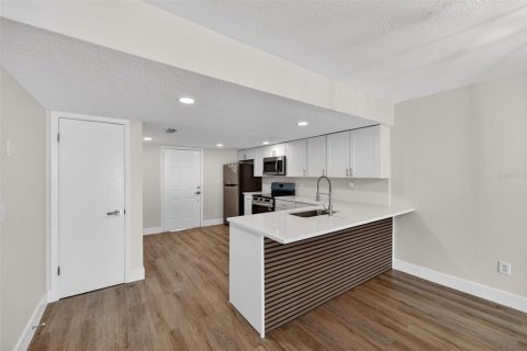 Apartamento en alquiler en Port Richey, Florida, 2 dormitorios, 99.59 m2 № 2099191 - foto 5