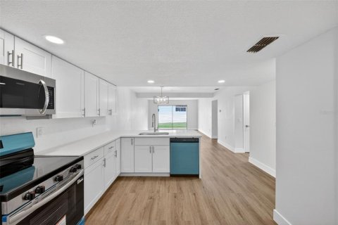 Apartamento en alquiler en Port Richey, Florida, 2 dormitorios, 99.59 m2 № 2099191 - foto 6