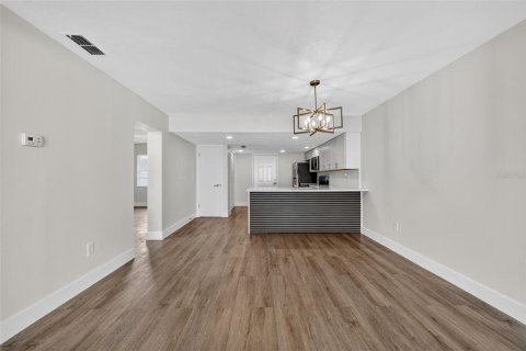 Apartamento en alquiler en Port Richey, Florida, 2 dormitorios, 99.59 m2 № 2099191 - foto 3