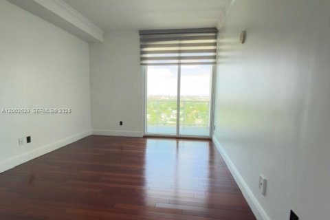 Condo in Miami, Florida, 1 bedroom  № 2067958 - photo 10