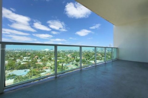 Condo in Miami, Florida, 1 bedroom  № 2067958 - photo 15