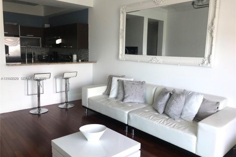 Condo in Miami, Florida, 1 bedroom  № 2067958 - photo 7