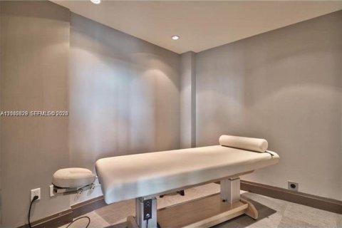 Condo in Miami, Florida, 1 bedroom  № 2067958 - photo 21