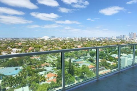 Condo in Miami, Florida, 1 bedroom  № 2067958 - photo 16