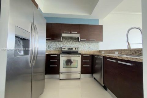 Condo in Miami, Florida, 1 bedroom  № 2067958 - photo 3