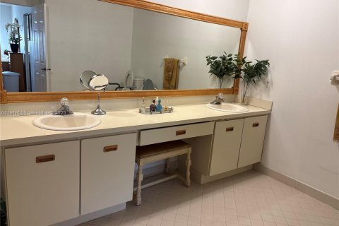 Villa ou maison à vendre à Hialeah, Floride: 4 chambres, 260.13 m2 № 2051440 - photo 15