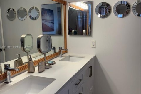 Villa ou maison à vendre à Hialeah, Floride: 4 chambres, 260.13 m2 № 2051440 - photo 20