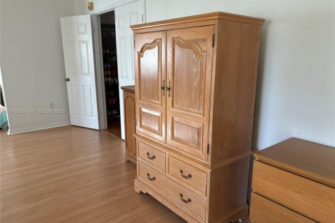 Villa ou maison à vendre à Hialeah, Floride: 4 chambres, 260.13 m2 № 2051440 - photo 13