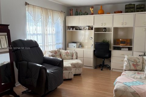 Villa ou maison à vendre à Hialeah, Floride: 4 chambres, 260.13 m2 № 2051440 - photo 11