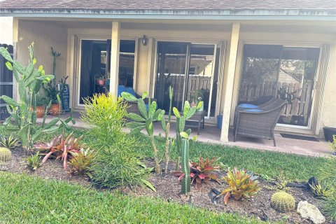 Villa ou maison à vendre à Hialeah, Floride: 4 chambres, 260.13 m2 № 2051440 - photo 3