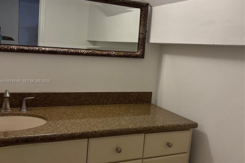 Villa ou maison à vendre à Hialeah, Floride: 4 chambres, 260.13 m2 № 2051440 - photo 10