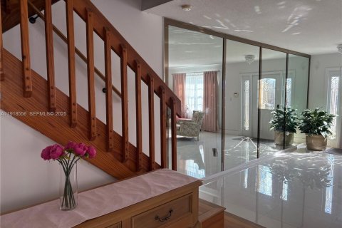 Villa ou maison à vendre à Hialeah, Floride: 4 chambres, 260.13 m2 № 2051440 - photo 6