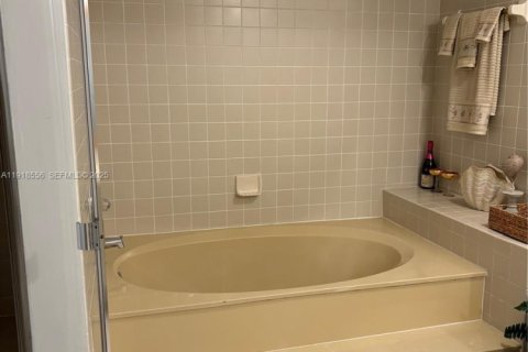 Villa ou maison à vendre à Hialeah, Floride: 4 chambres, 260.13 m2 № 2051440 - photo 16