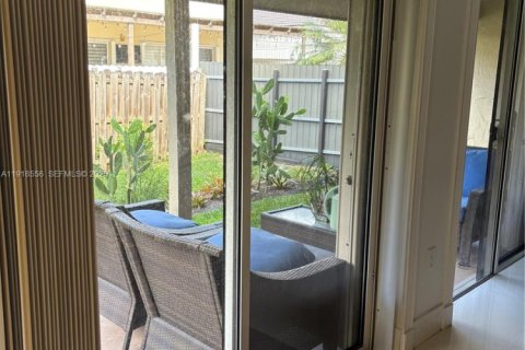 Villa ou maison à vendre à Hialeah, Floride: 4 chambres, 260.13 m2 № 2051440 - photo 9