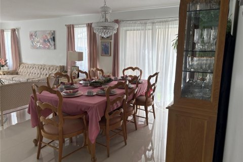 Villa ou maison à vendre à Hialeah, Floride: 4 chambres, 260.13 m2 № 2051440 - photo 5
