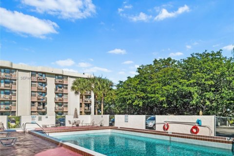 Condominio en venta en Coral Springs, Florida, 1 dormitorio, 57.51 m2 № 1993200 - foto 11