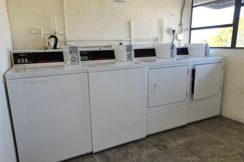 Condominio en venta en Coral Springs, Florida, 1 dormitorio, 57.51 m2 № 1993200 - foto 12