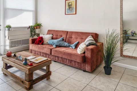 Condominio en venta en Coral Springs, Florida, 1 dormitorio, 57.51 m2 № 1993200 - foto 4